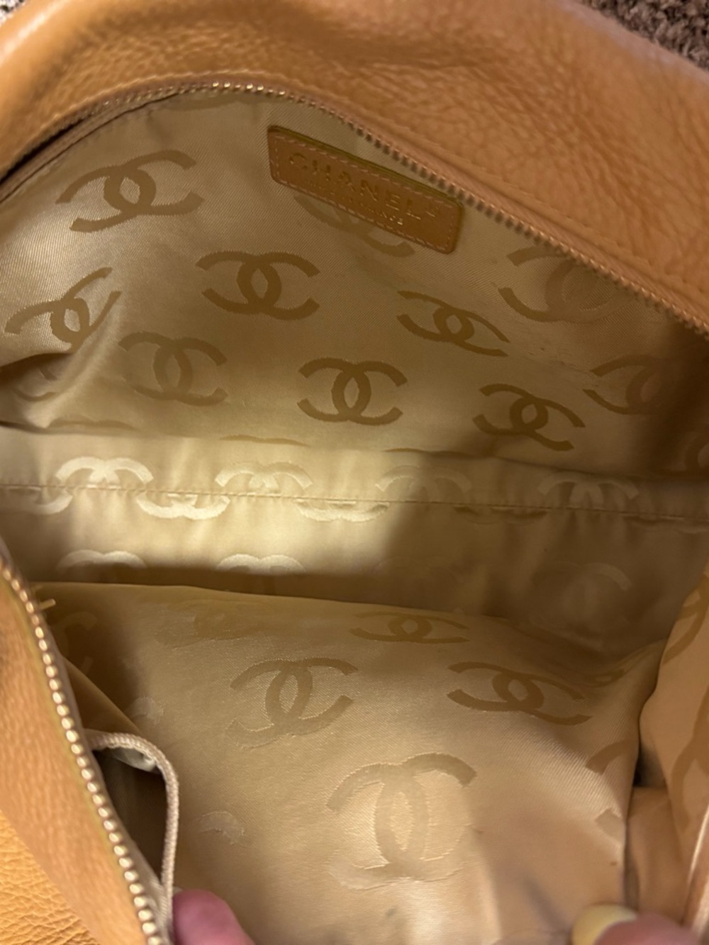 CHANEL Tan Leather Shoulder Bag with Charm Chain - Picture 5 of 12